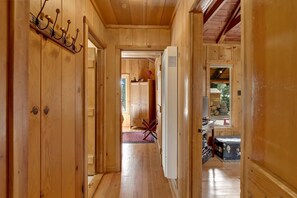 Hytte, flere senger (Cabin Fever * fireplace) | 1 soverom og sengetøy av topp kvalitet