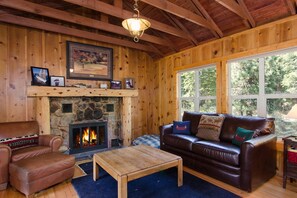 Cabin, Multiple Beds (Cabin Fever * fireplace) | Living room