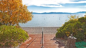 Stuga - flera sängar (Barking Pine Cabin - private BEACH ac) | Boendeområde