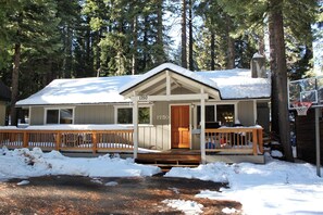 House, Multiple Beds (CEDARS PALACE - Walk to Lake - Remode) | Exterior