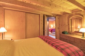 Talo, useita sänkyjä (Club Tahoe - cabin, quiet location) | 3 makuuhuonetta, ylelliset vuodevaatteet