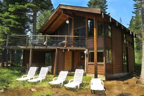 Talo, useita sänkyjä (Club Tahoe - cabin, quiet location) | Ulkopuoli