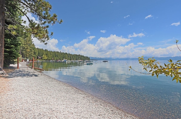 House, Multiple Beds (CLUBHOUSE - HOT TUB - QUIET LOCATION) | Beach