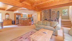 Maison, plusieurs lits (CLUBHOUSE -  HOT TUB - QUIET LOCATION) | Salle de séjour