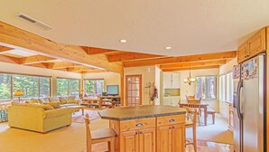Maison, plusieurs lits (CLUBHOUSE -  HOT TUB - QUIET LOCATION) | Cuisine privée