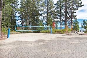House, Multiple Beds (Morte House - WALK TO LAKE) | Property grounds