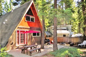 House, Multiple Beds (Morte House - WALK TO LAKE) | Property grounds