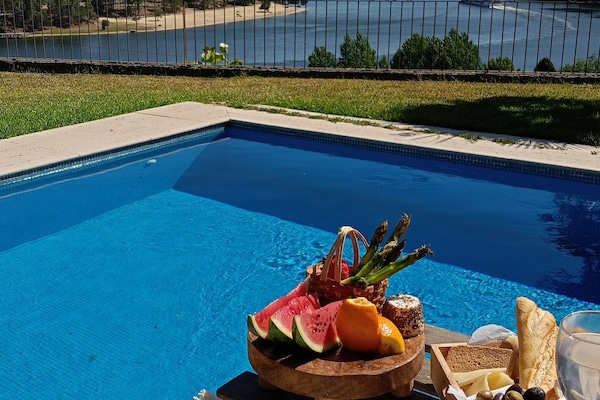Een buitenzwembad