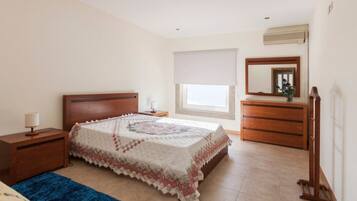 4 quartos, ferros/tábuas de passar roupa, Wi-Fi, roupa de cama