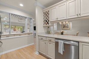 Fridge, microwave, oven, stovetop - Charming Old Naples Condominium - Downtown (Naples)