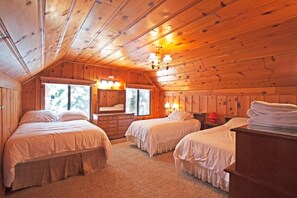 Hytte - flere senge (Quandt Cabin - Ski Lease - WALK TO LA) | 3 soveværelser, premium-sengetøj, Wi-Fi