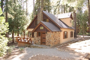 Cabin, Multiple Beds (Quandt Cabin - Ski Lease - WALK TO LA) | Exterior
