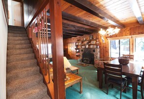 Cabin, Multiple Beds (Quandt Cabin - Ski Lease - WALK TO LA) | Living room