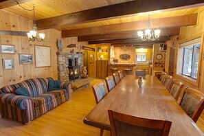 House, Multiple Beds (Wheelehan House - Close to Tahoe City) | Dining