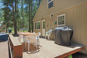 House, Multiple Beds (Aspen Grove - WALKING DISTANCE TO LAK) | Balcony