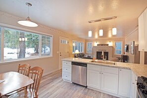 House, Multiple Beds (Aspen Grove - WALKING DISTANCE TO LAK) | Private kitchen