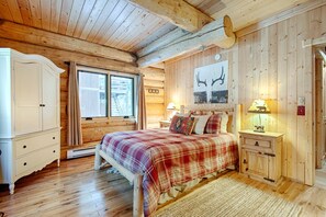 เคบิน, หลายเตียง (McKinney Creek Cabin - Walk to Chambe) | 5 ห้องนอน, เครื่องนอนระดับพรีเมียม