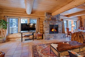 Cabin, Multiple Beds (McKinney Creek Cabin - Walk to Chambe) | Living room