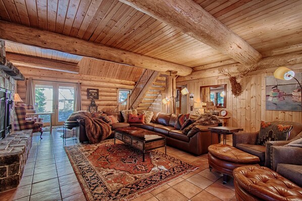 Cabin, Multiple Beds (McKinney Creek Cabin - Walk to Chambe) | Living room