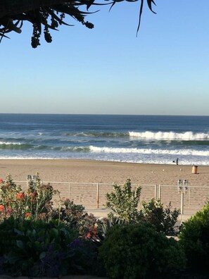 Una spiaggia nelle vicinanze
