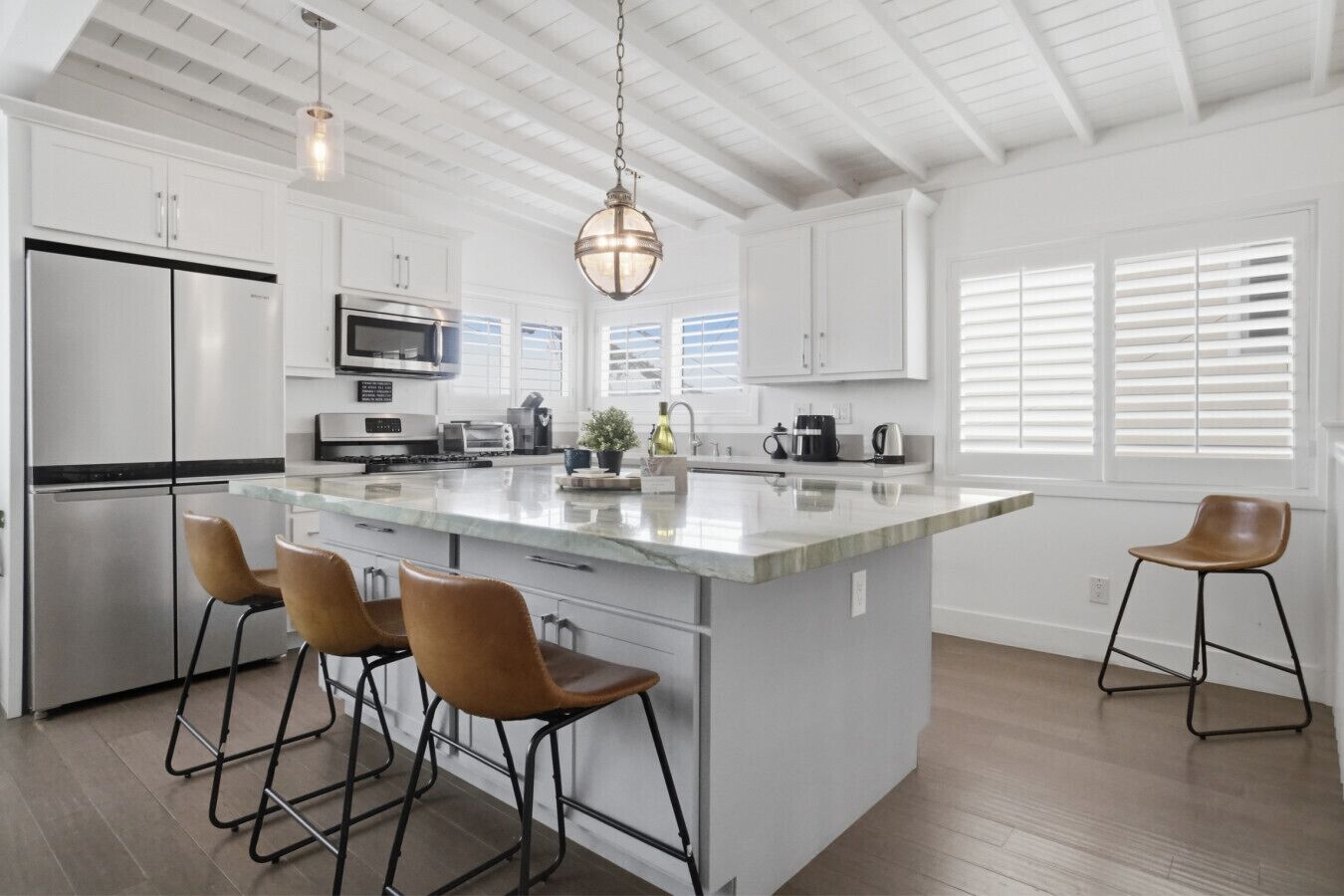 ثلاجة، ميكروويف، فرن، موقد طهي مسطح