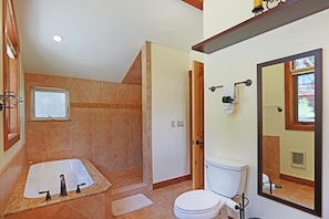 Bathroom - Lago Vista - Breathtaking Lake Views! Newly Remodeled (Tahoe City)
