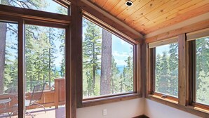 Room - Lago Vista - Breathtaking Lake Views! Newly Remodeled (Tahoe City)