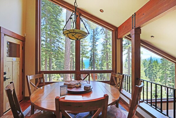 House, Multiple Beds (Lago Vista - Breathtaking Lake Views!) | Private kitchen