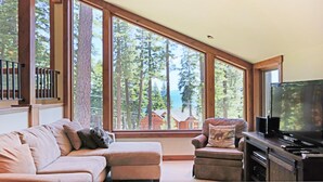 Living room - Lago Vista - Breathtaking Lake Views! Newly Remodeled (Tahoe City)