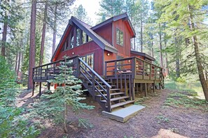 House, Multiple Beds (Sequoia Solitude - WALK TO PRIVATE BE) | Exterior