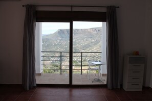 经典客房 | 办公桌、WiFi、床单