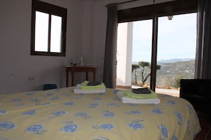 Quarto clássico | Escrivaninha, Wi-Fi, roupa de cama