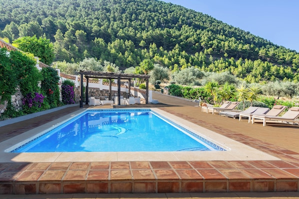 حمام سباحة