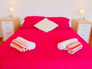 經典客房 | 書桌、Wi-Fi、床單