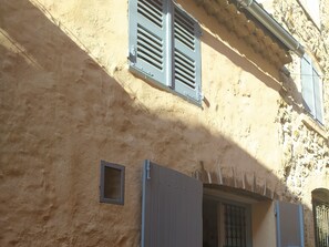 Exterior detail - Loft-style village house (Vallauris)