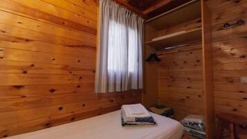 2 bedrooms, internet, bed sheets