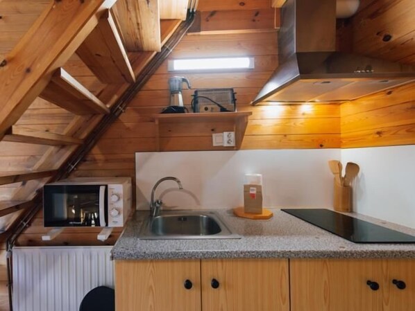 Fridge, microwave, coffee/tea maker, highchair