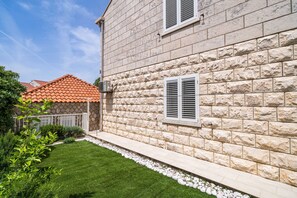 獨棟房屋 (Four-Bedroom House with Terrace) | 外觀