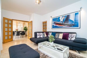 House (Four-Bedroom House with Terrace) | Living room - Holiday Home King (Dubrovnik)
