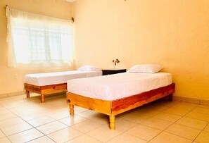 Ropa de cama hipoalergénica y escritorio 