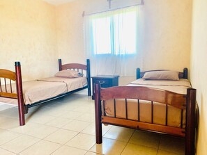 Standard Room | Hypo-allergenic bedding, desk, laptop workspace, free WiFi - Lagunas House Gómez Palacio (Gomez Palacio)