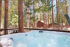 Huis, Meerdere bedden (Laird House -  HOT TUB!) | Spa | Een bubbelbad