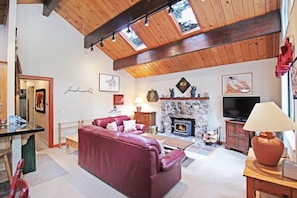 House, Multiple Beds (Laird House -  HOT TUB!) | Living room | TV, fireplace, DVD player - Laird House - HOT Tub! (Tahoe City)