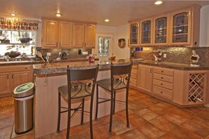 Talo, useita sänkyjä (Marie's Getaway - Pool table * Privat) | Yksityinen keittiö | Jääkaappi, mikroaaltouuni, liesi, astianpesukone