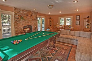 Huis, Meerdere bedden (Marie's Getaway - Pool table * Privat) | Spelletjeskamer