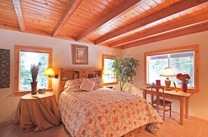 Room - Chalet Lani - HOT TUB - Quiet Location! (Homewood)
