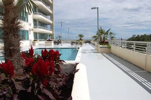 Outdoor pool - Ocean Club 701 (Biloxi)