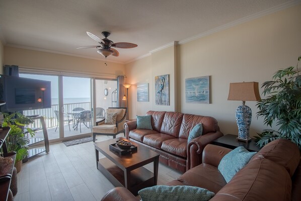 Condo, Multiple Beds, Private Pool, Beach View | Living room