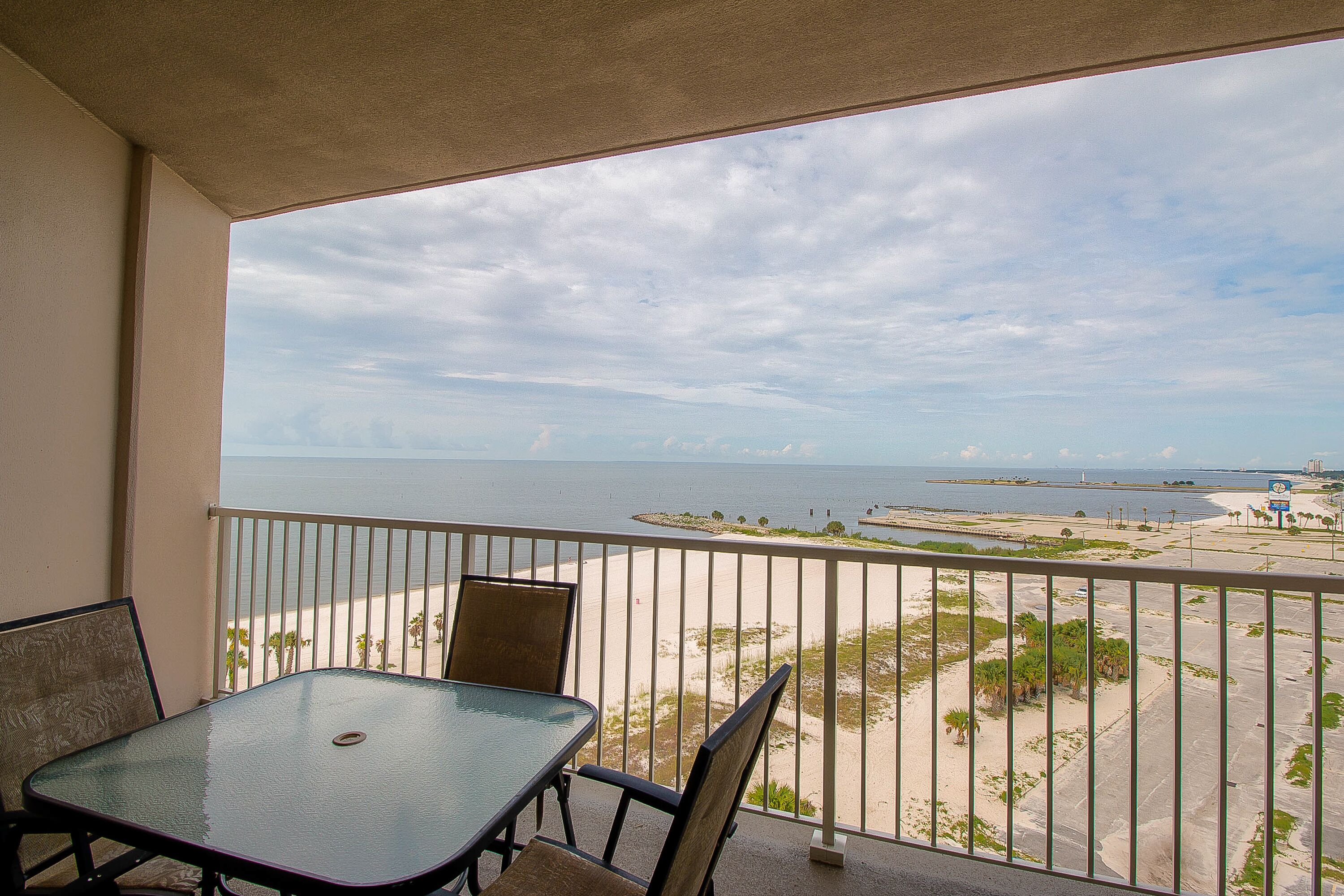 Appartamento, letti multipli, piscina privata, vista spiaggia | Balcone