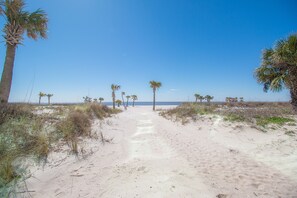 Beach nearby - Sea Breeze 907 (Biloxi)